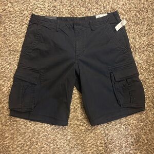 NWT GAP Men's 11” Relaxed Cargo Shorts size 34- Color- Dark Night